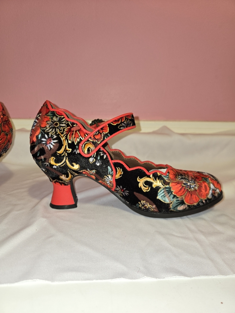Red Floral Mary Jane Heels - Picture 3 of 8